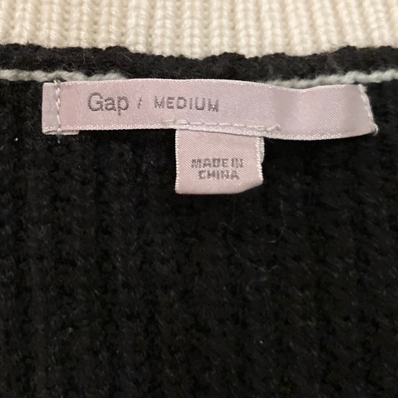 GAP SNAP BUTTON UP SWEATER. SIZE: MEDIUM. - Picture 2 of 5